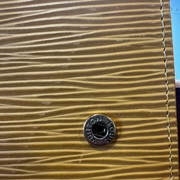 Louis Vuitton Epi Leather Agenda Passport Holder EUC with LV RULER - Picture 12 of 12